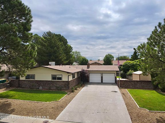 3rd image of 3102 Crescent Ave