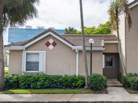 9641 Riverside Dr, Coral Springs, FL