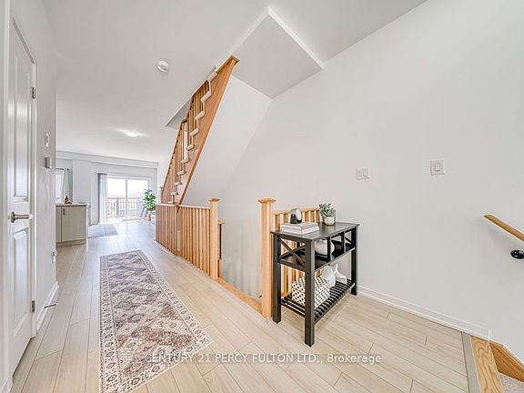 4th image of 147 Hunt St