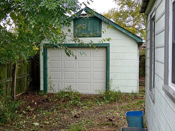 4th image of 136 Mapleshade Ave