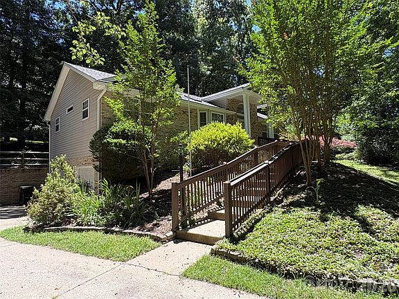 3rd image of 206 Camellia Way