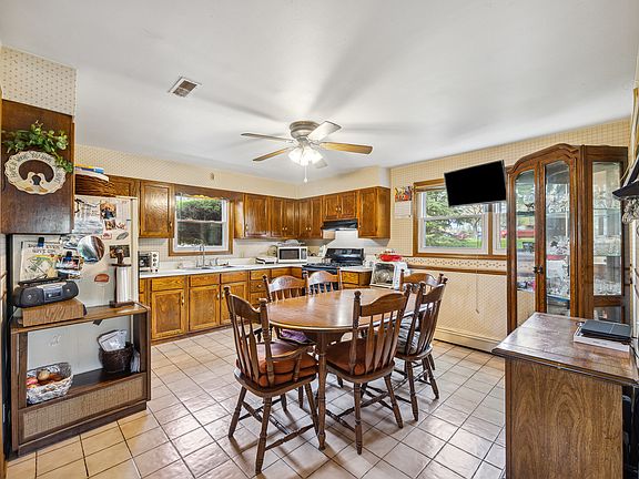 4th image of 845 Birchwood Dr