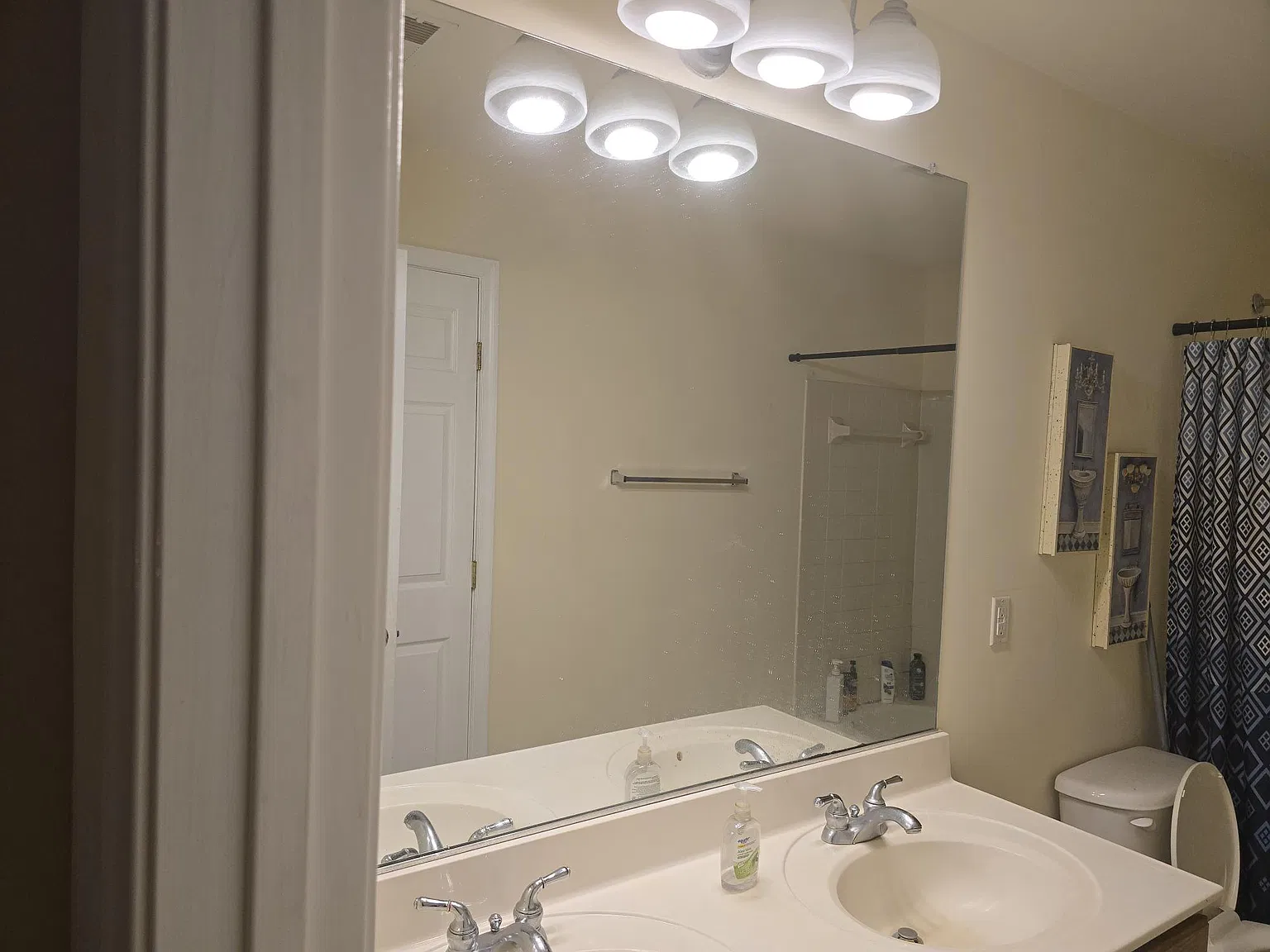 6 bed, 3112 sqft, $810 — Photo 4