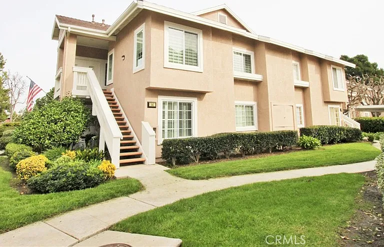 141 Greenfield — Photo 2