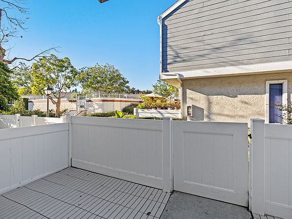 3rd image of 63 Bentwood Ln