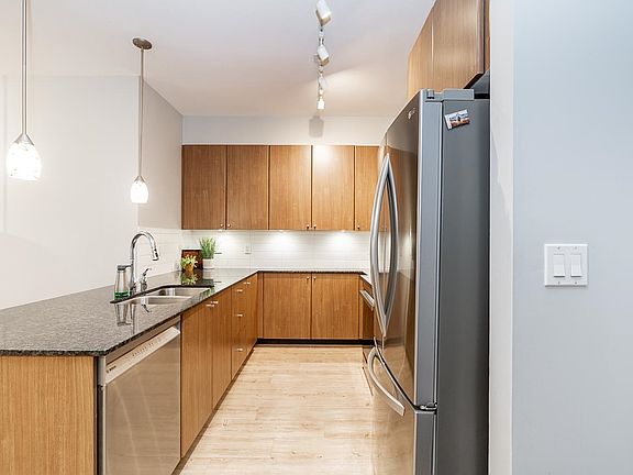 4th image of 265 Ross Dr #106