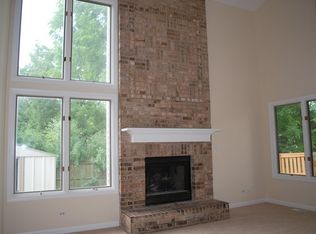 985 Mountain St, Aurora, IL 60505