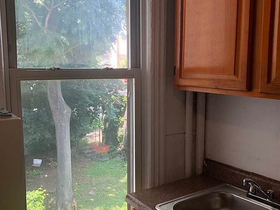 2nd image of 301 Halladay St #2R
