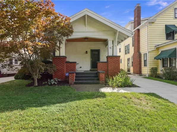 32 North Dr, Buffalo, NY 14216