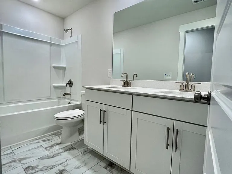 1030 Ewell Farm Cir — Photo 28