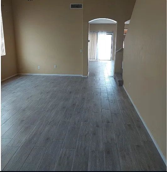 6 bed, 2700 sqft, $2,250 — Photo 2