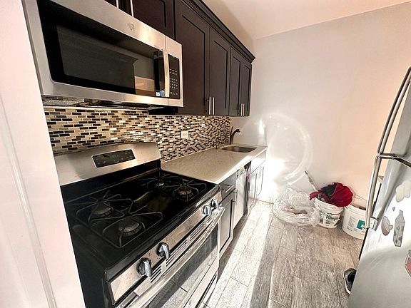 2nd image of 3324 Parsons Blvd APT 2