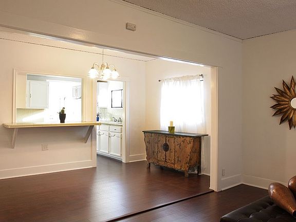 4th image of 3104 Chaucer St