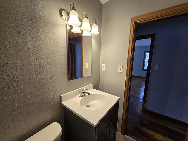 401 Charles St — Photo 15