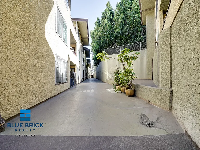 2850 Riverside Dr #3-207 — Photo 14