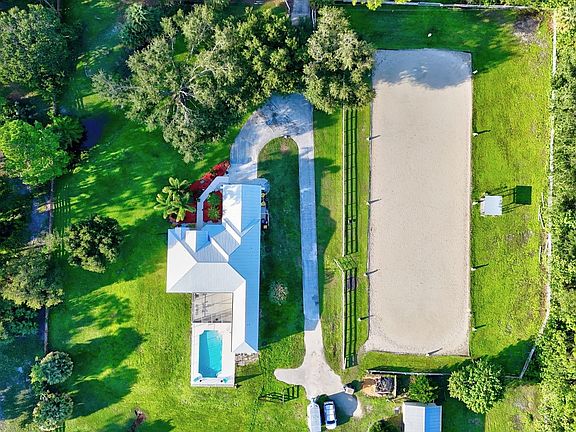 3rd image of 5602 SW Sunshine Farms Way