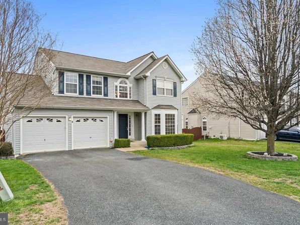 4 Saint Ives Ct