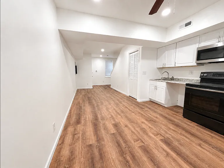 318 N Paca St — Photo 28