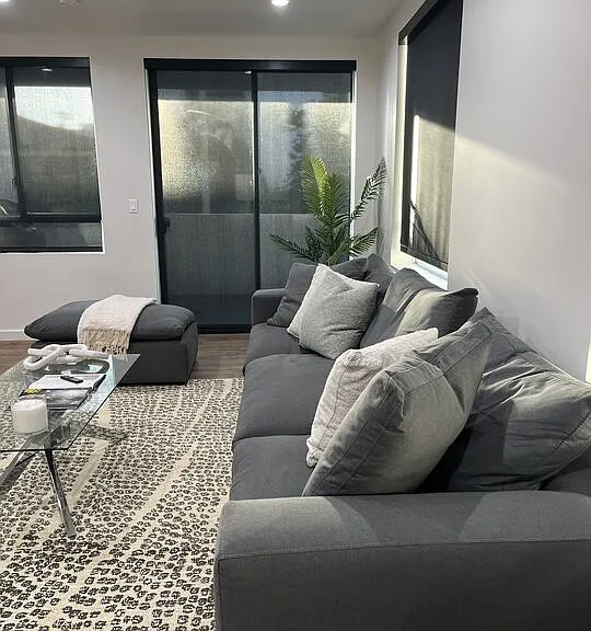 124 S Croft Ave #101 — Photo 4