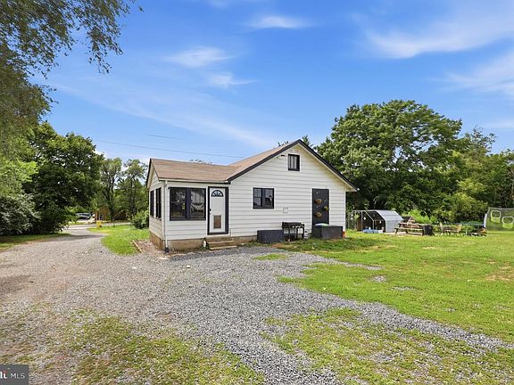 5th image of 1489 Gerrardstown Rd