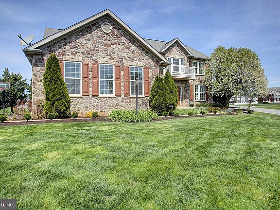 3rd image of 1223 E Pebblebrook Dr