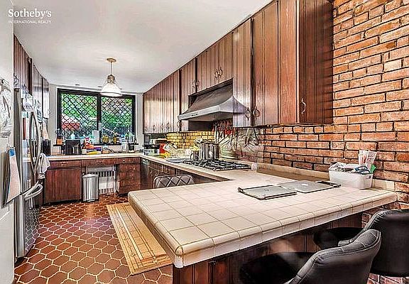 5th image of 36 W 89th St APT 1B