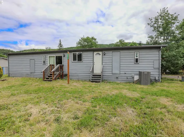 1028 Cornutt St, Myrtle Creek, OR 97457