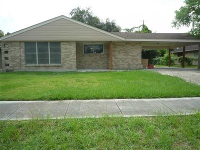 6335 Essex Ct, New Orleans, LA, 70131