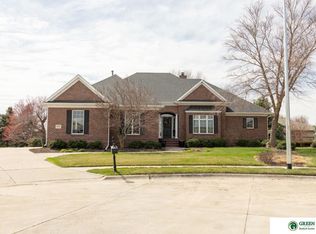 1606 Colonial Dr, York, NE 68467