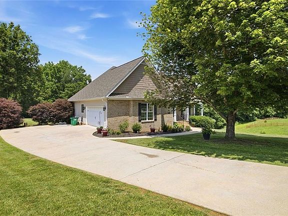 4th image of 253 Sterling Meadows Dr