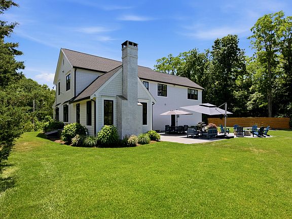 3rd image of 635 Santuit Newtown Road