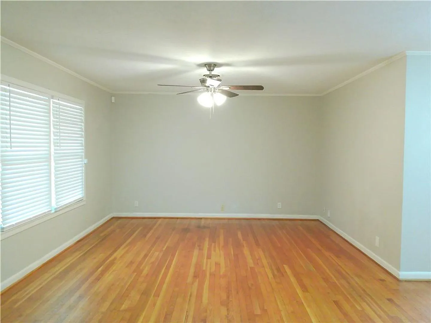 522 Pasadena - 4/Bed 3/Bath - $1995/month — Photo 4