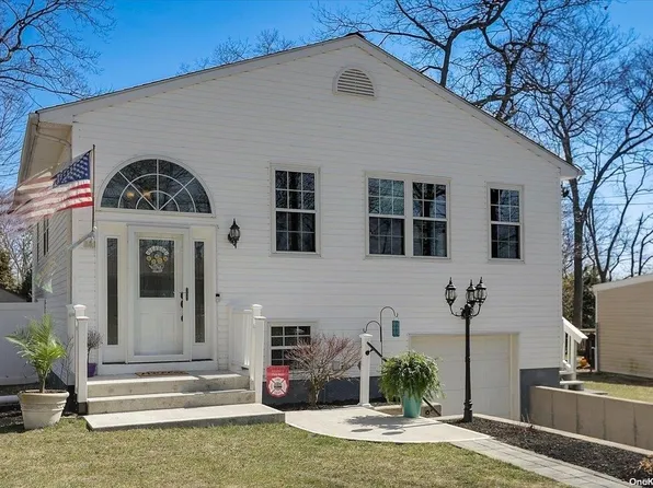 267 Lidge Drive, Farmingville, NY 11738