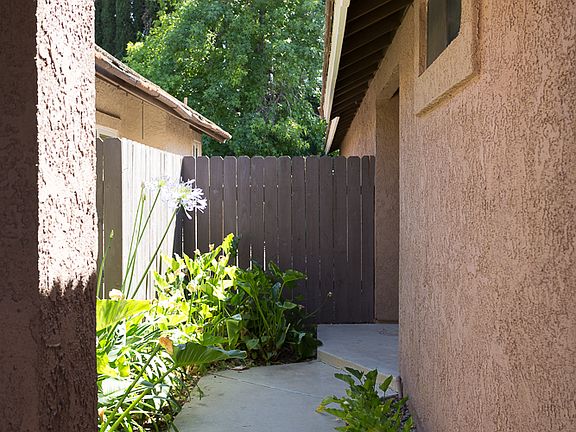 3rd image of 331 Estancia Pl