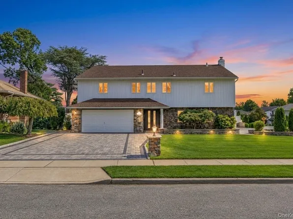 2020 Valentines Road, Westbury, NY 11590