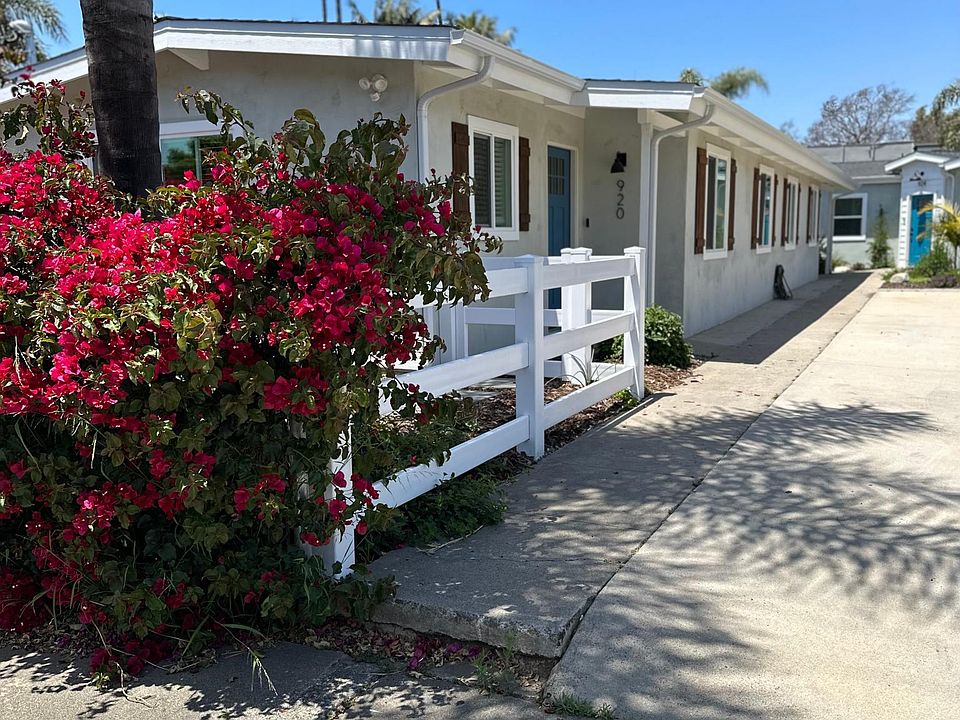Welcome to 3 Palms Carlsbad 2 bedrooms and 1 bath apartment. Thsi sweet property is one of 3 units (triplex) and is perfect to walk to the village of Carlsbad, train, the beach, surfing, biking and so much sand and fun.