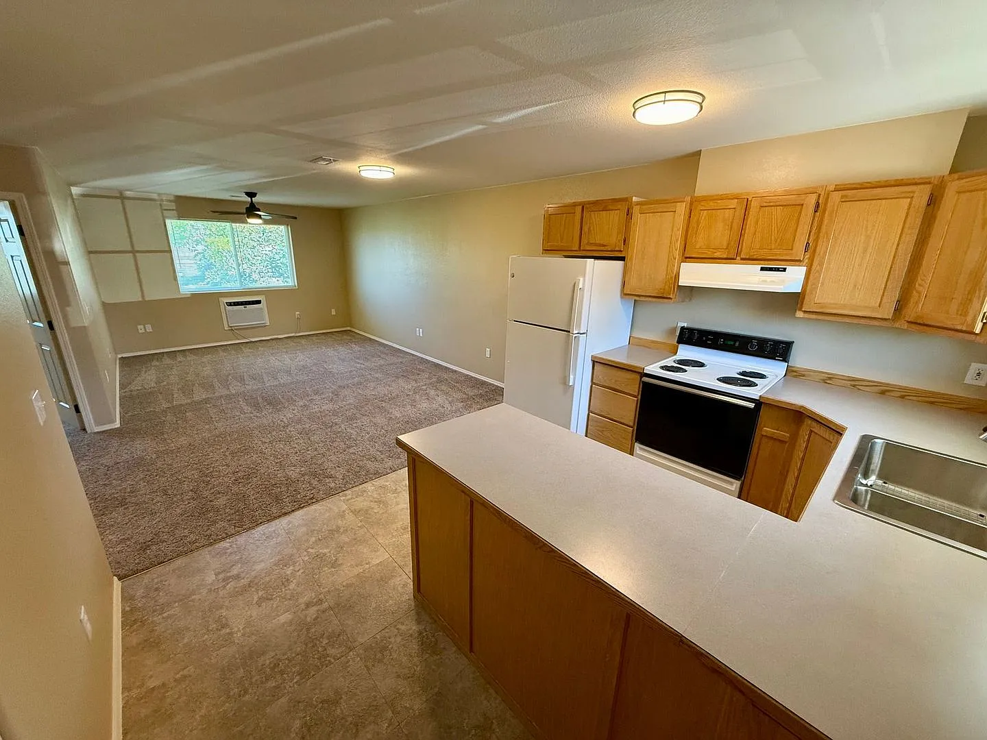 Welcome to our updated 2 bedroom, 1 bathroom apartment — Photo 4