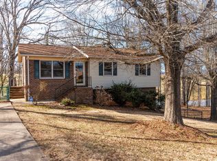 861 Lakeview Dr, Dobson, NC 27017