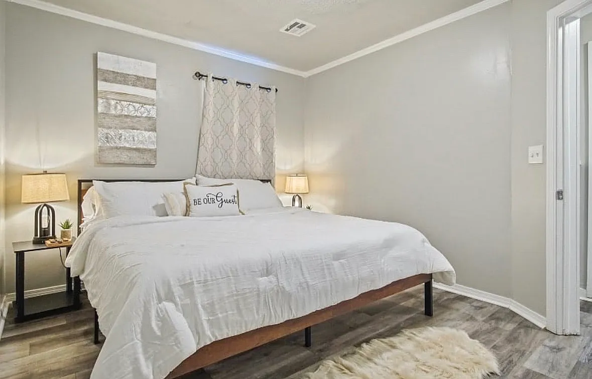 3 bed, 1050 sqft, $1,925 — Photo 3
