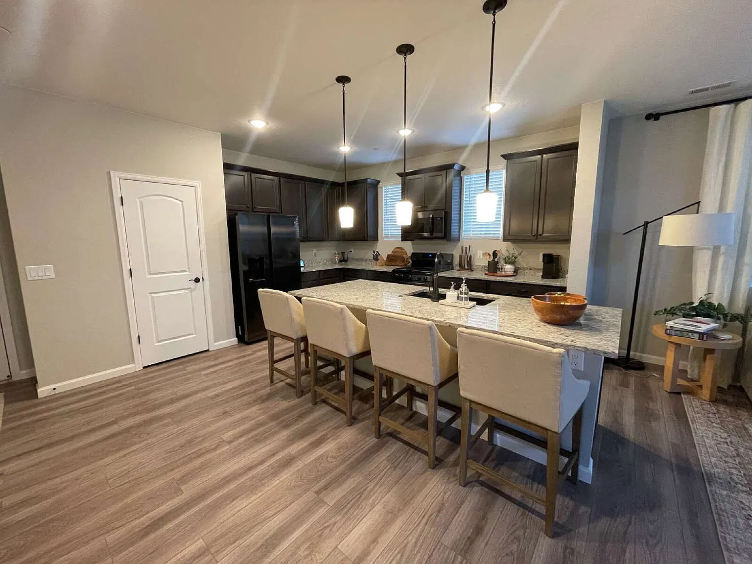 3 bed, 2.5 bath, 1693 sqft, $2,475 — Photo 3