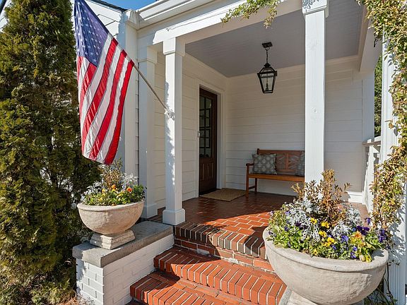 2nd image of 1852 Lancaster Rd