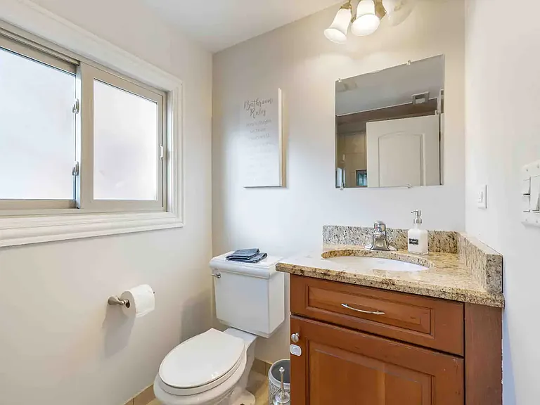 408 N Windsor Dr — Photo 22