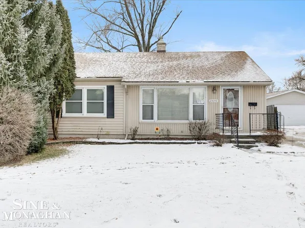 23090 Detour St, Saint Clair Shores, MI 48082