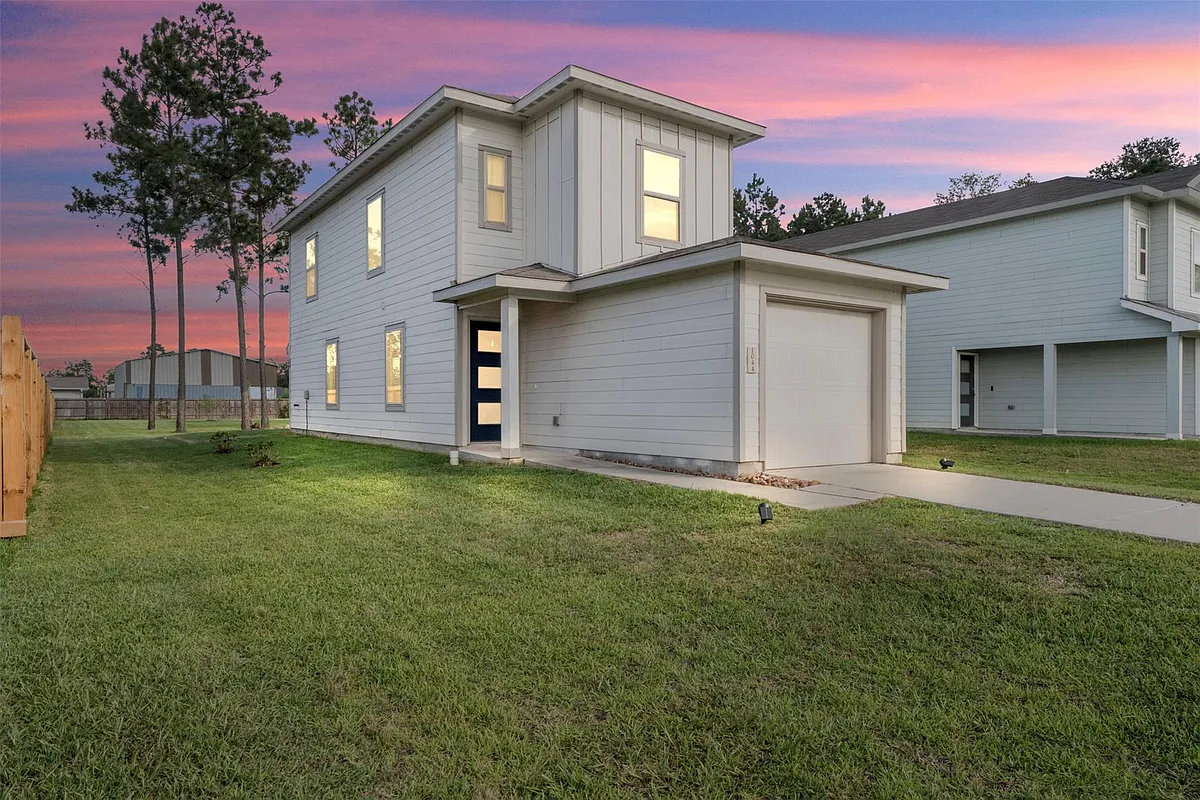 Building Photo - 1044 Road 5203