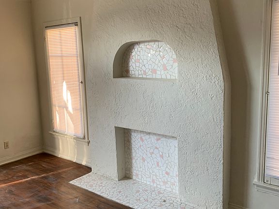 4th image of 822 S Curson Ave