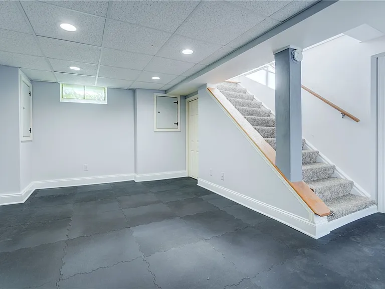 15 Maple St — Photo 13