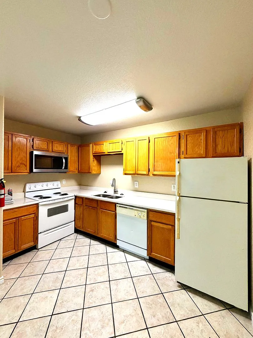2302 Wales Circle — Photo 4