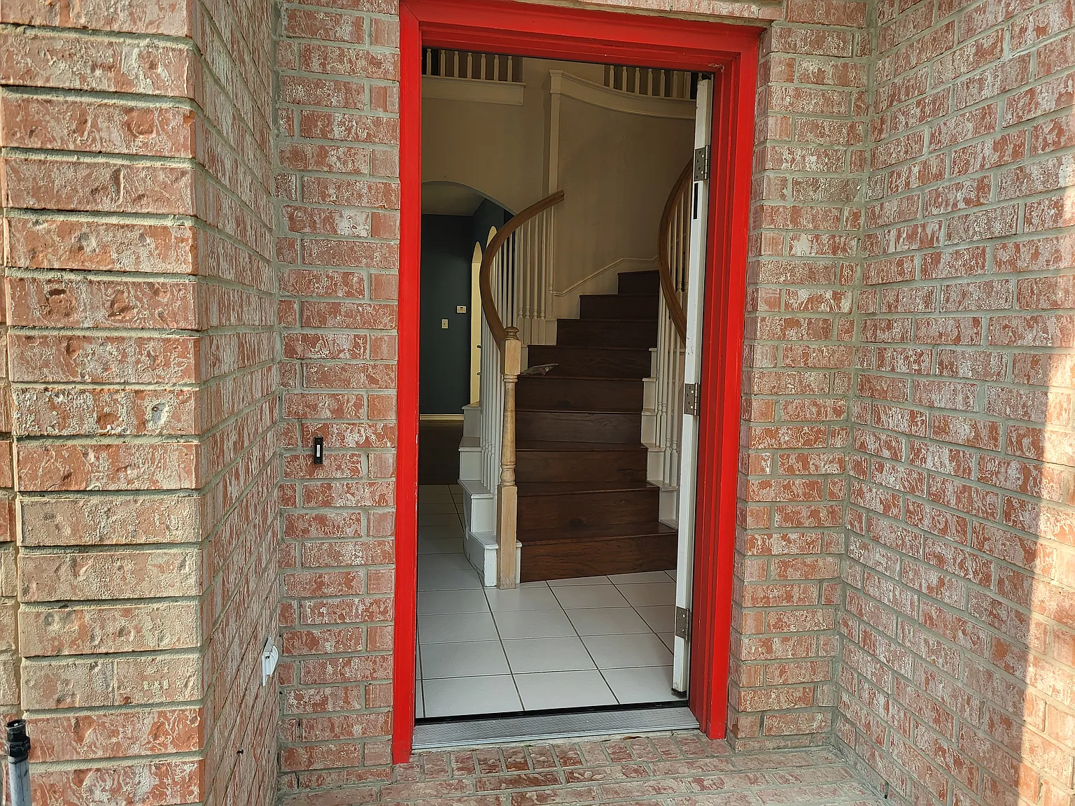 4 bed, 2.5 bath, 2289 sqft, $2,690 — Photo 2