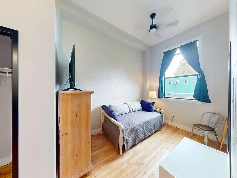 2845 Marine Dr #5 — Photo 3