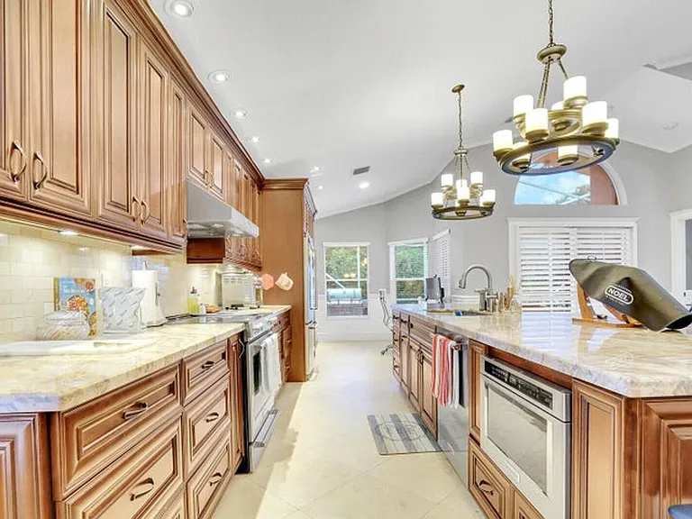 2208 Soundings Ct — Photo 1